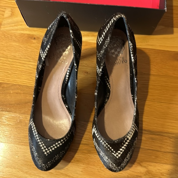 NIB Vince Camuto Heels - Picture 3 of 9
